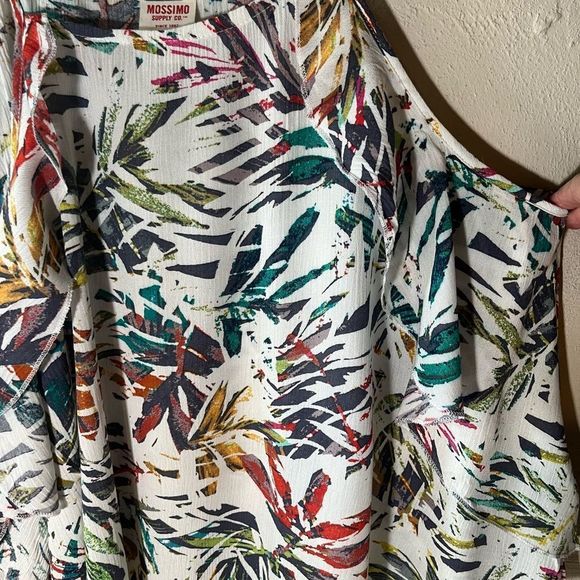 Blouse Tank top sleeveless spaghetti straps Side Flutters crisscrossed back - Picture 3 of 6